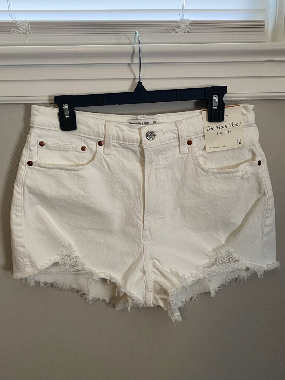 Abercrombie & Fitch White High-Rise Curve Love “The Mom Short”